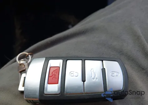 2010 Volkswagen Passat Komfort from USA, damaged, VIN WVWJM7AN8AE099392